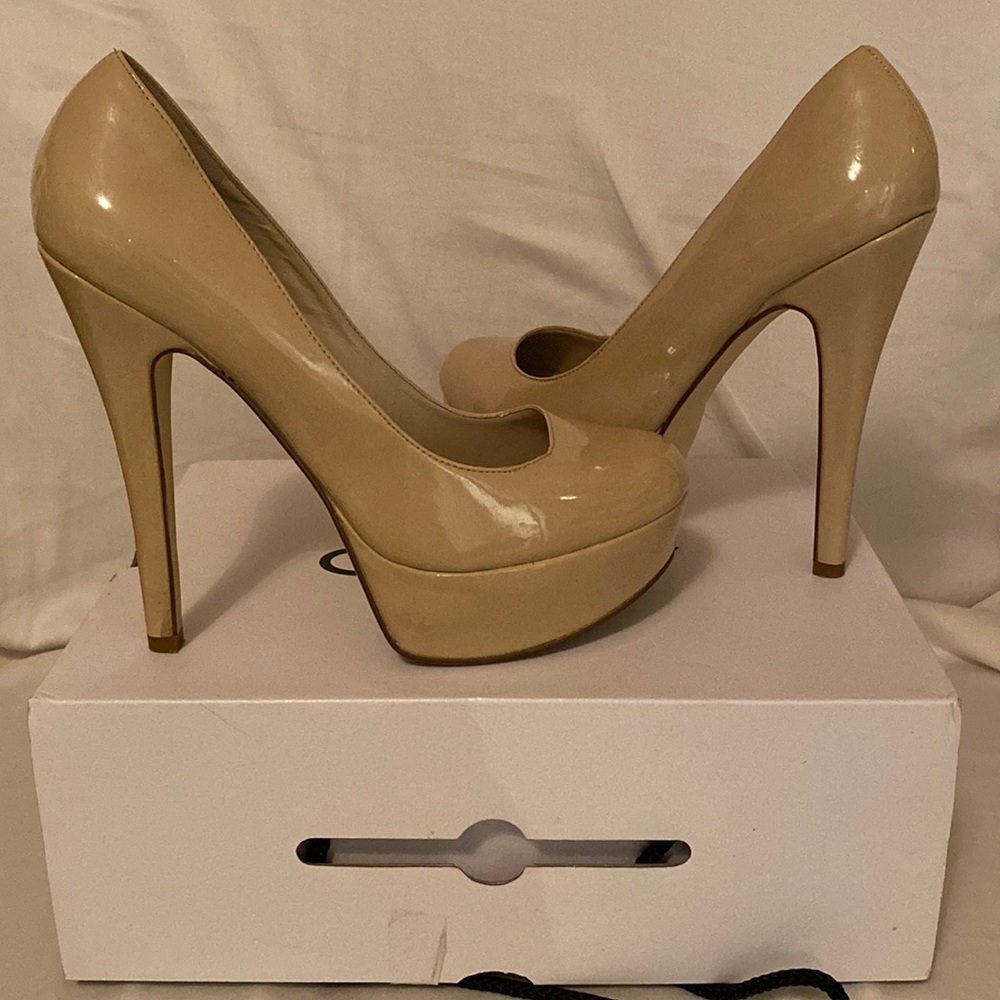 Aldo “Oscaria” beige platform pumps